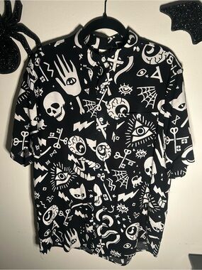 Spirit Halloween Men’s Mystical Icons Button Up Tee Shirt
